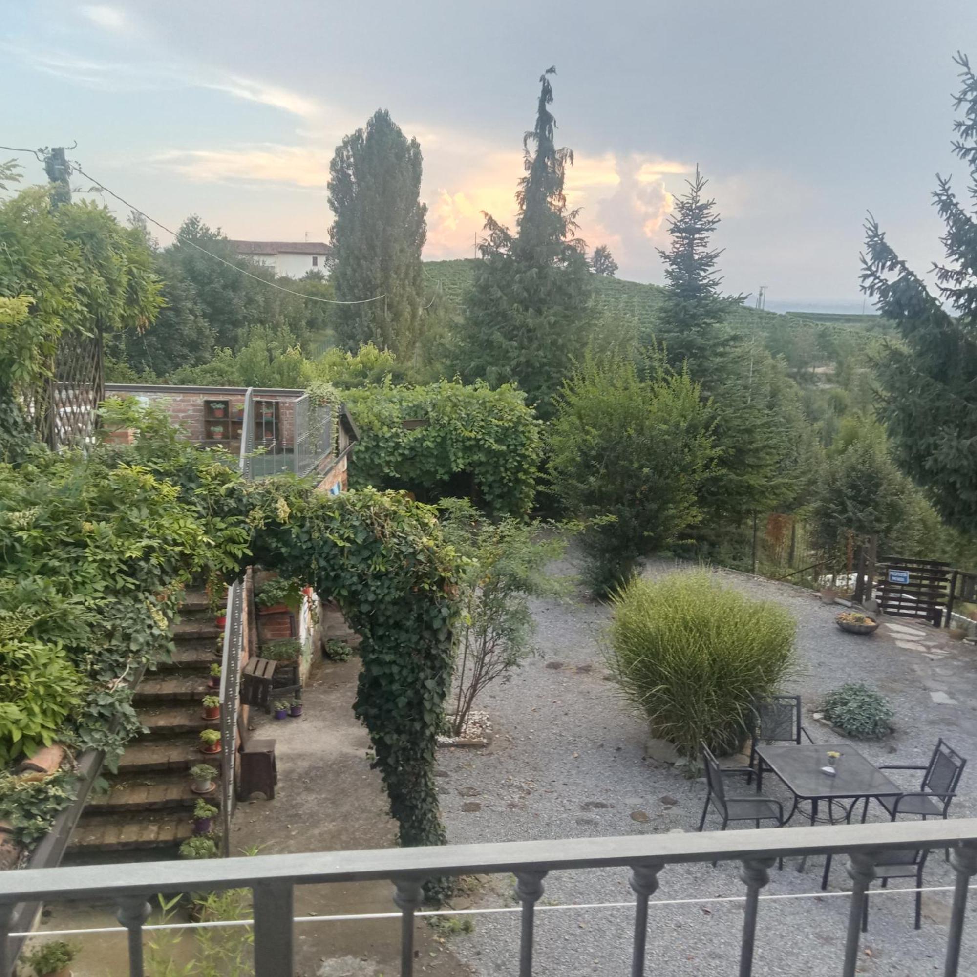 Agriturismo Bric Di Gai Monforte dʼAlba Zewnętrze zdjęcie